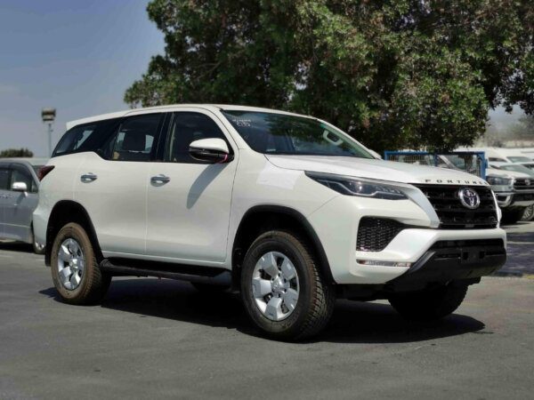 Toyota Fortuner 2021 SR5 Right front