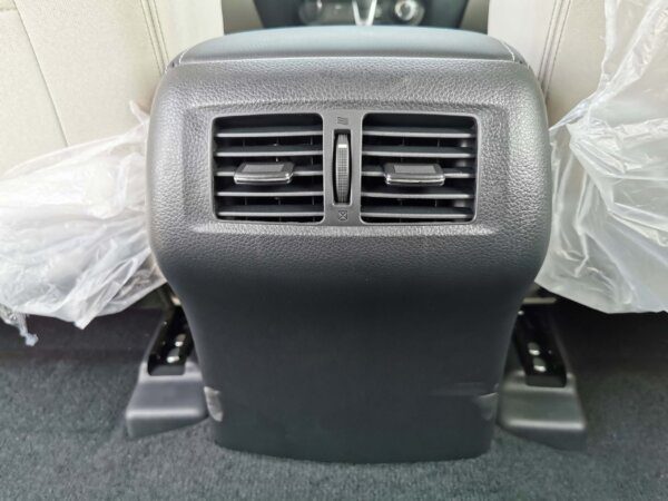 Nissan Xterra Titanium 2021 Rear AC