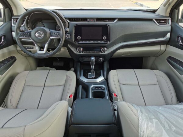 Nissan Xterra Titanium 2021 Interior