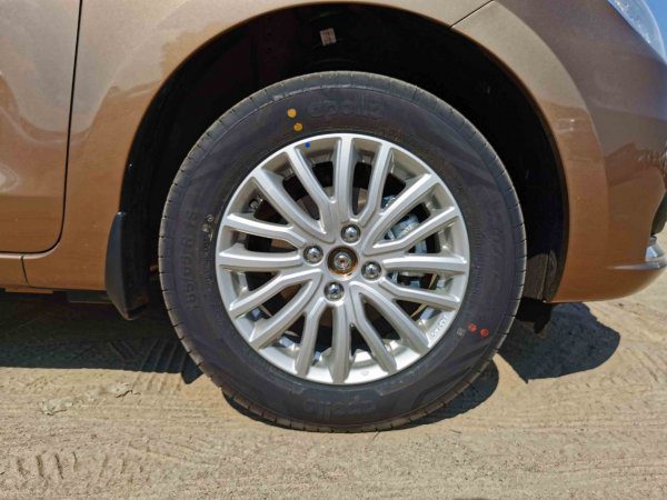 Suzuki Dzire 2022 Alloy rims