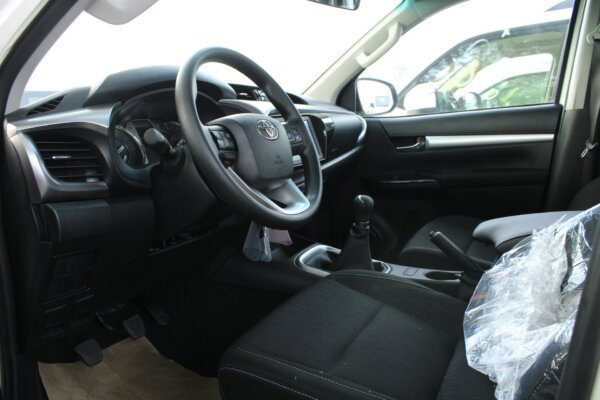 TOYOTA HILUX SR5 DIESEL 2022 (Driver Seat)