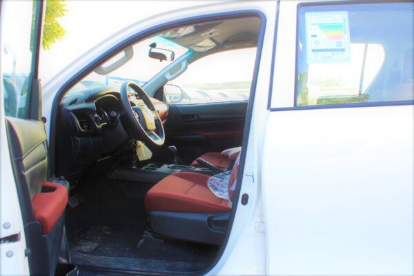 Toyota Hilux 2.7 P 2022 (Front Driver Seat)