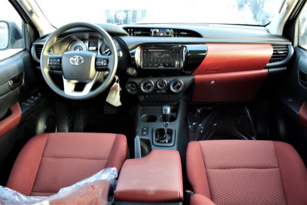 Toyota Hilux 2.7 P 2022 (Full Interior)