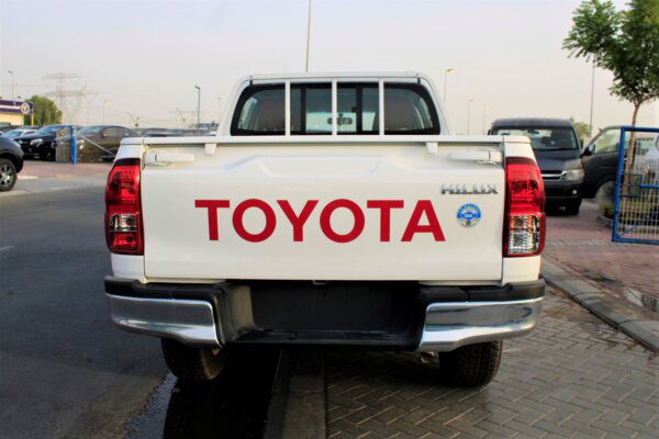 Toyota Hilux 2.7 P 2022 (Rear View)