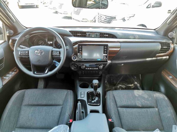 Toyota Hilux Adventure 2022 (Front Interior )