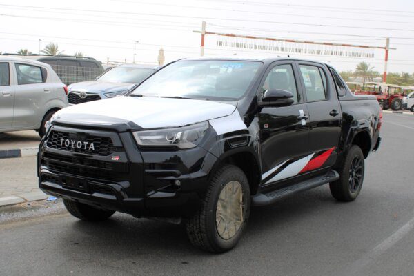 Toyota Hilux GR 2022 (Front left pic)