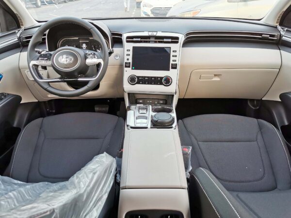 Hyundai Tucson Turbo 2022 1.6P (Front interior )