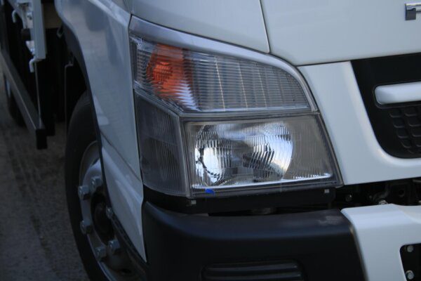 Mitsubishi Canter 2023 4.2D MT (Front Light)