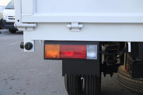 Mitsubishi Canter 2023 4.2D MT (Rear Light)