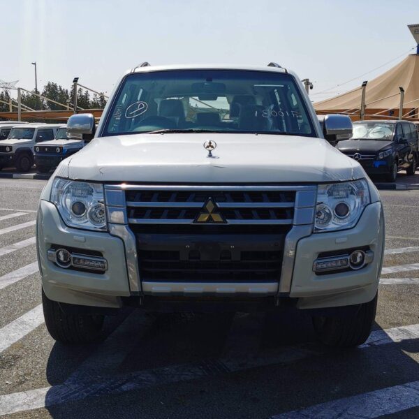 Mitsubishi Pajero GLS 2022 3.8P AT White (Front Profile)