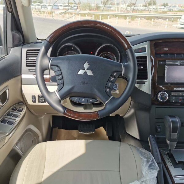 Mitsubishi Pajero GLS 2022 3.8P AT White (Power steering)
