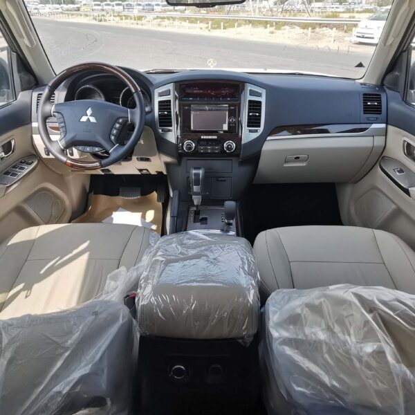 Mitsubishi Pajero GLS 2022 3.8P AT White (full interior)