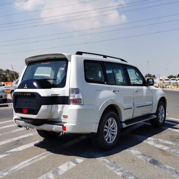 Mitsubishi Pajero GLS 2022 3.8P AT White (lest back side)