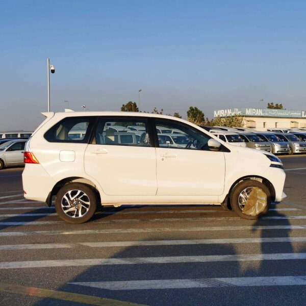 Toyota Avanza G 2020 1.5P AT White (Right side Profile)