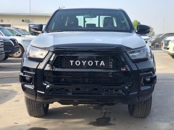 Toyota Hilux GR 2022 4.0P AT Black (Front Profile)