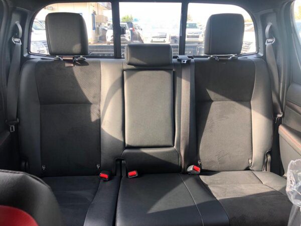 Toyota Hilux GR 2022 4.0P AT Black Rear Full seats)