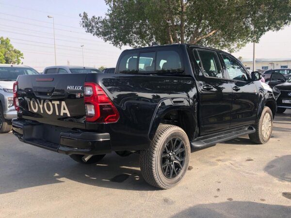 Toyota Hilux GR 2022 4.0P AT Black (Rear Right Side)