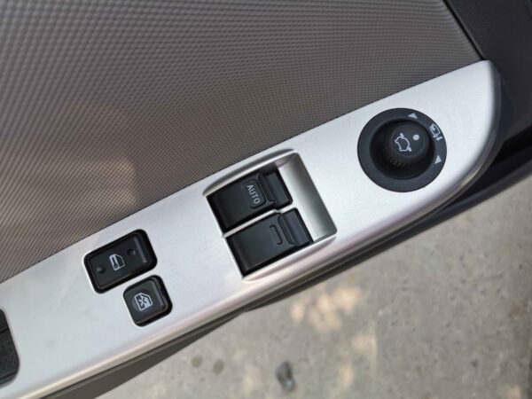 Foton View CS2 2020 2.4P White Side Buttons Profile