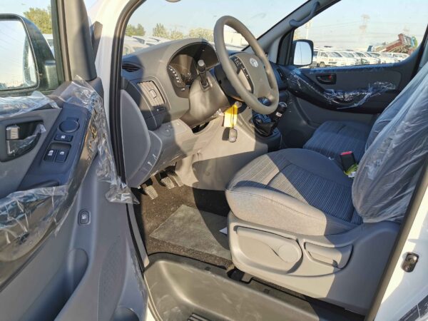 Hyundai H1 Cargo 2022 2.4P White Driver Seat Profile