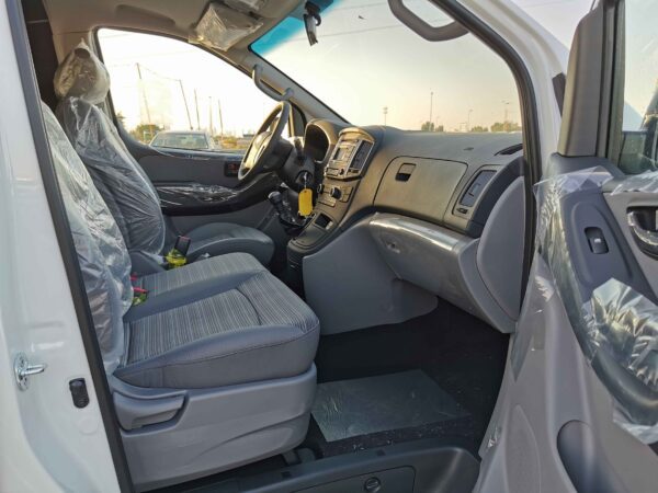 Hyundai H1 Cargo 2022 2.4P White Front Passenger Profile