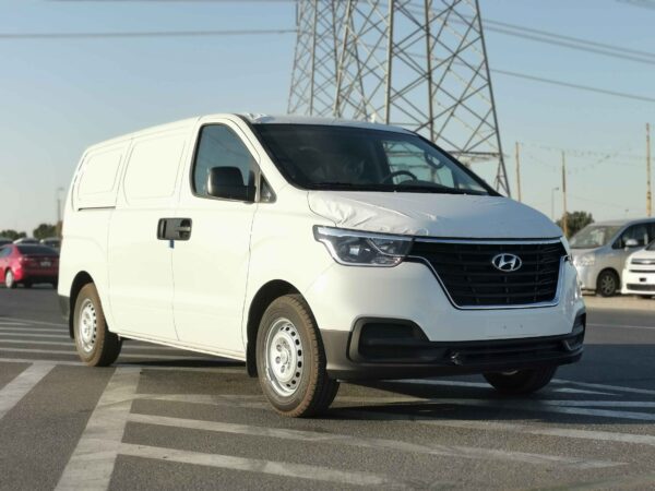 Hyundai H1 Cargo 2022 2.4P White Front Right Profile