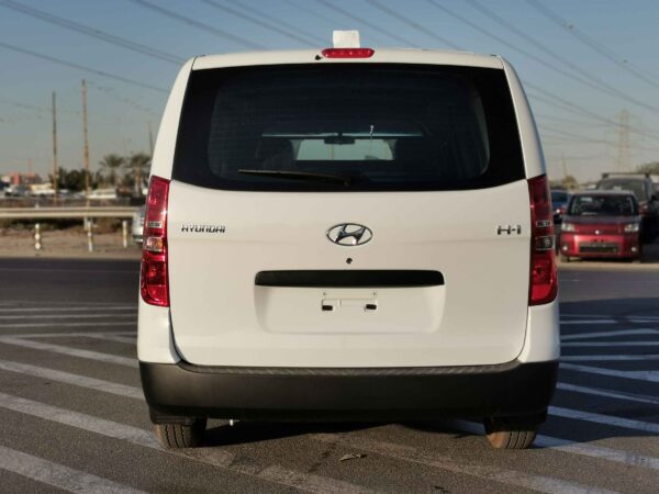 Hyundai H1 Cargo 2022 2.4P White Full Back Profile