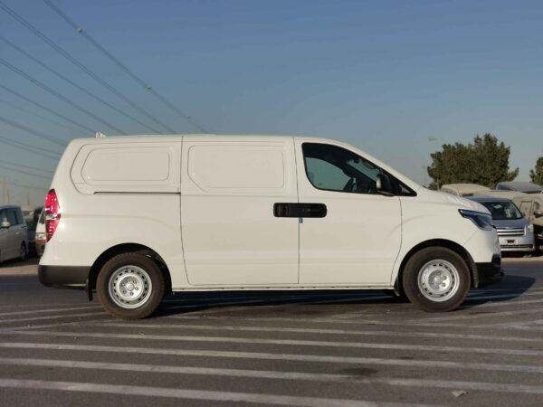 Hyundai H1 Cargo 2022 2.4P White Full Right Profile