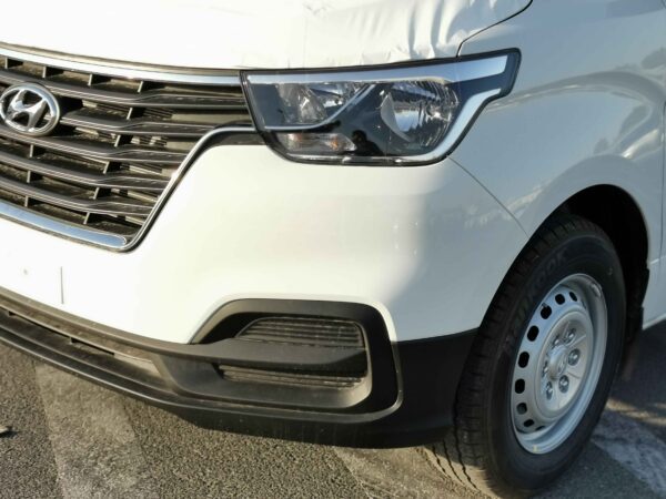 Hyundai H1 Cargo 2022 2.4P White Headlight Profile
