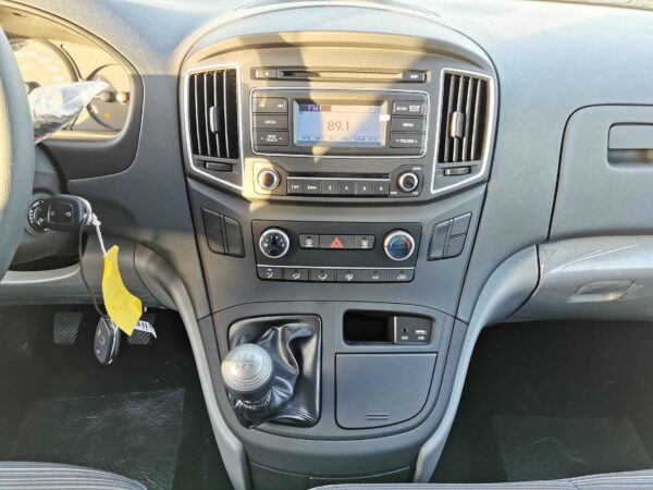 Hyundai H1 Cargo 2022 2.4P White Multimedia System Profile