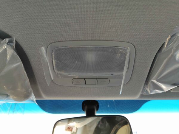 Hyundai H1 Cargo 2022 2.4P White Roof Light Profile