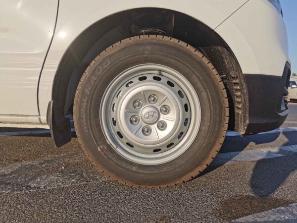 Hyundai H1 Cargo 2022 2.4P White Steel Wheel Profile