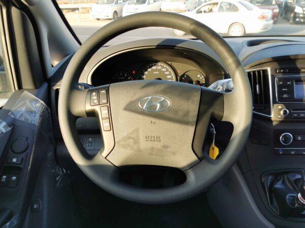 Hyundai H1 Cargo 2022 2.4P White Steering Wheel Profile