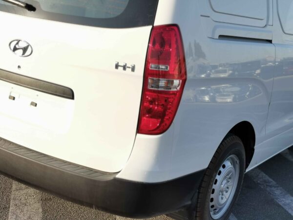 Hyundai H1 Cargo 2022 2.4P White Tail Light Profile