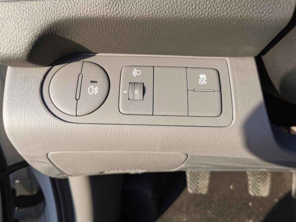 Hyundai H1 Cargo 2022 2.4P White Traction Control & Other Buttons Profile