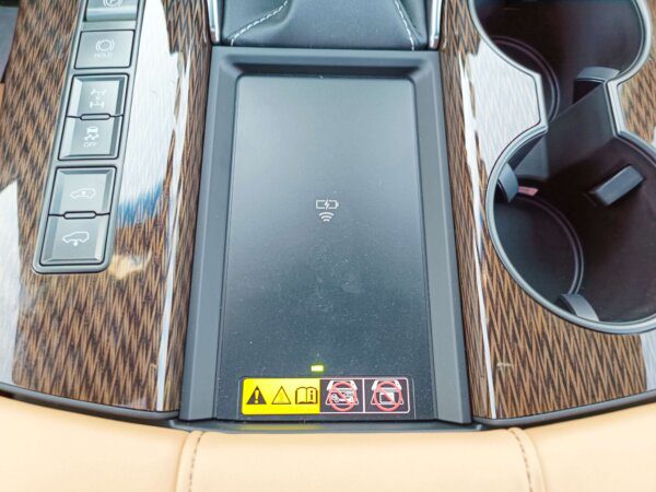 Lexus LX 600 Turbo Sport 2022 Gray Wireless Charging