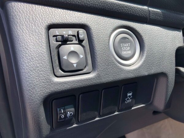 Mitsubishi L200 Sportero 2022 2.4D Black Buttons Profiel