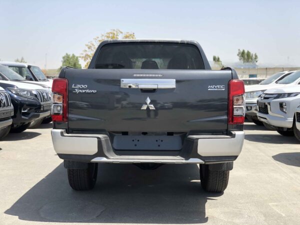 Mitsubishi L200 Sportero 2022 2.4D Black Full Back Profile