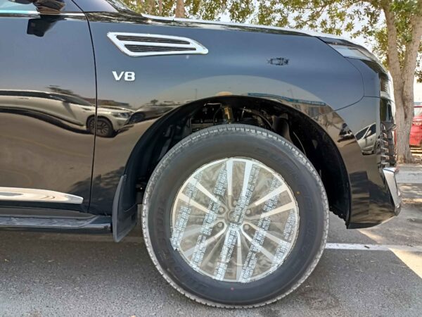 Nissan Petrol Platinum 2021 5.6P Black Alloy Wheel Profile