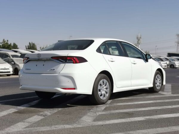 Toyota Corolla XLI 2020 1.6P White Full Bcak Right Profile