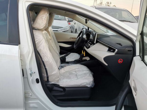 Toyota Corolla XLI 2020 1.6P White Full Front Passenger Profile