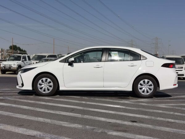 Toyota Corolla XLI 2020 1.6P White Full Left Profile