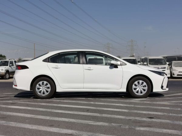 Toyota Corolla XLI 2020 1.6P White Full Right Profile