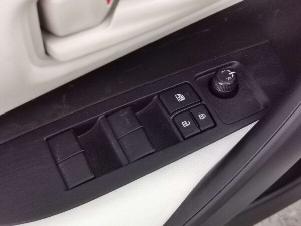 Toyota Corolla XLI 2020 1.6P White Full Side Buttons Profile