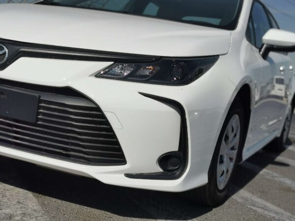 Toyota Corolla XLI 2020 1.6P White Headlight