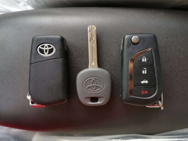 Toyota Corolla XLI 2020 1.6P White Immobilizer Smart Key