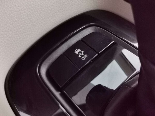 Toyota Corolla XLI 2020 1.6P White Traction Control Button