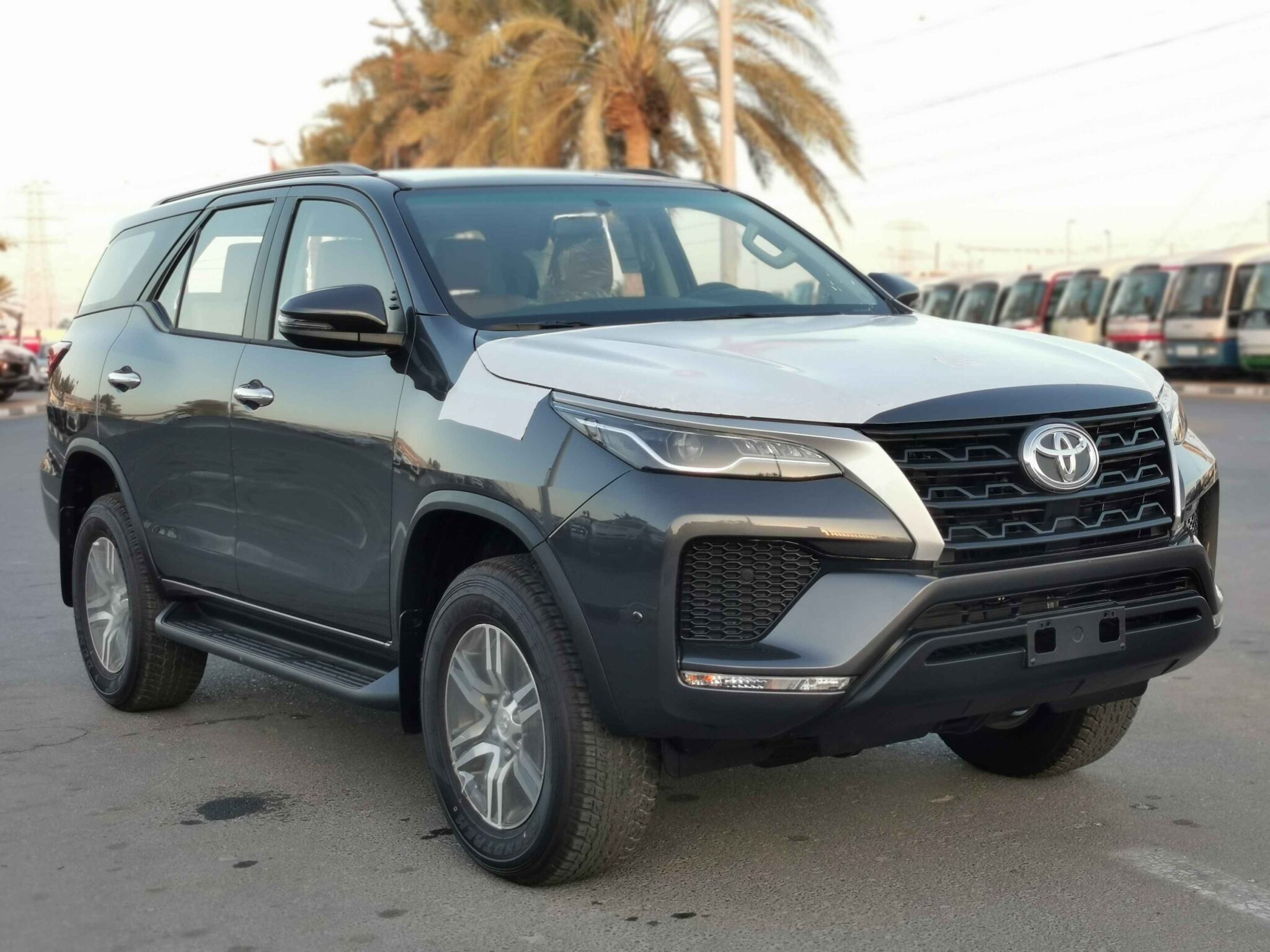 Toyota Fortuner TGN156 2022 2.7P Gray — Monstro Hard