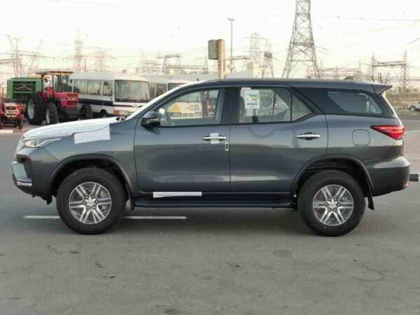 Toyota Fortuner TGN156 2022 2.7P Gray Full Left Profile