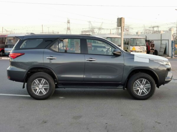 Toyota Fortuner TGN156 2022 2.7P Gray Full Right Profile