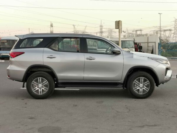 Toyota Fortuner TGN156 2022 2.7P Silver Full Right Profile